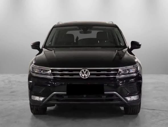 Volkswagen Tiguan noir, vue de face