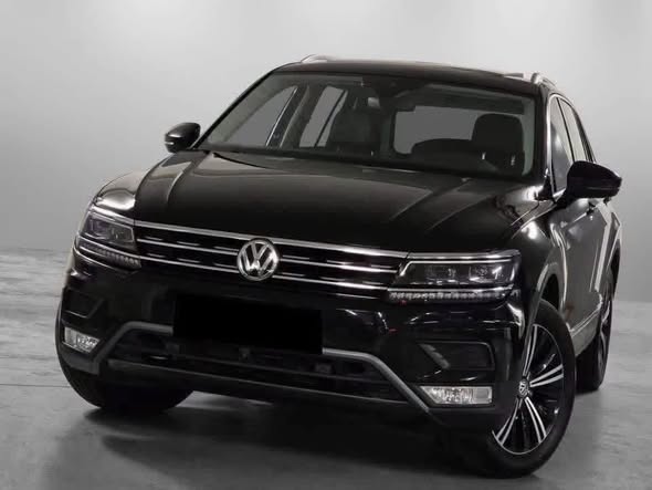 Volkswagen Tiguan noir, vue avant trois quarts